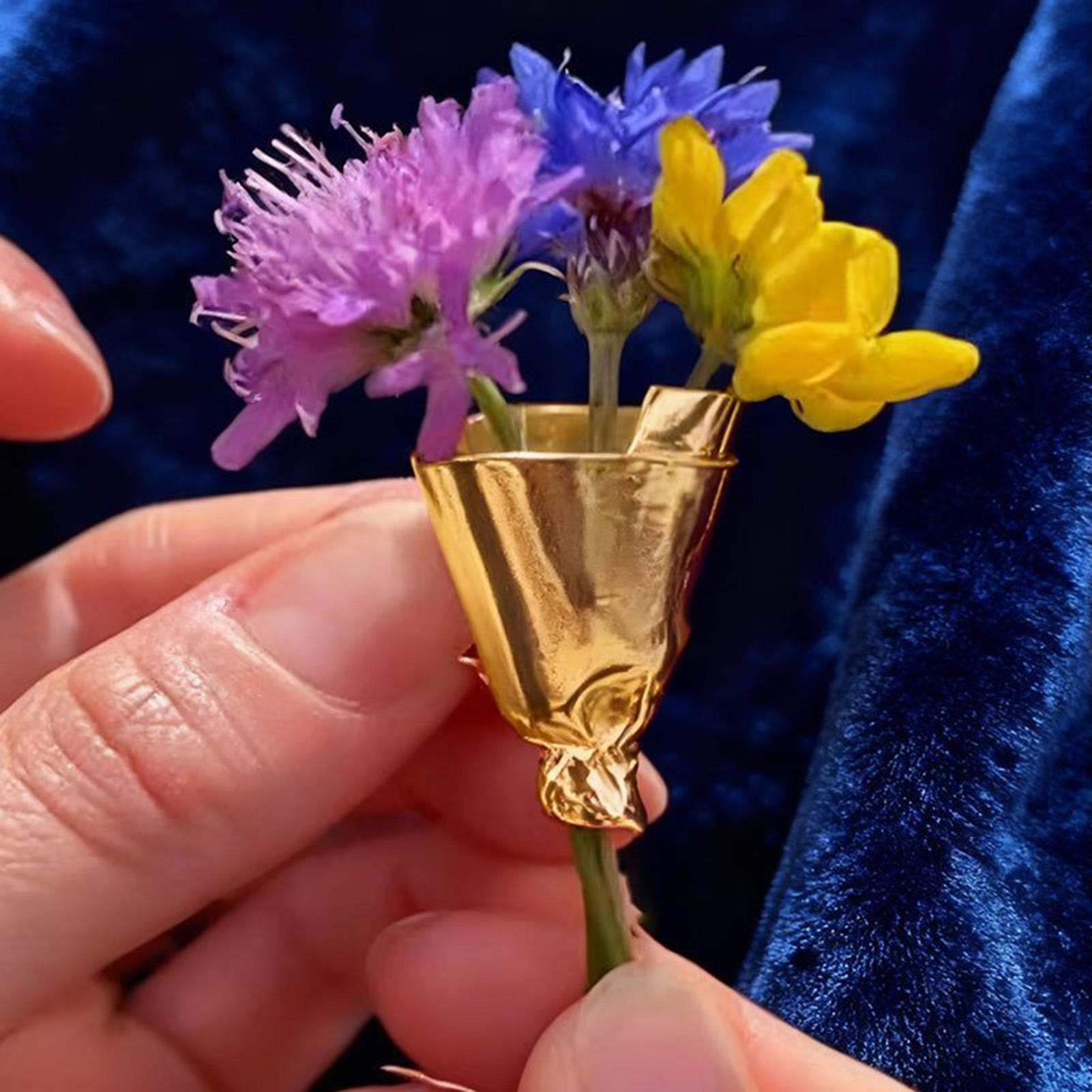 Alloy Wearable Flower Bouquet  - Travel Accessories India recension och pris